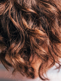 Quel soin naturel pour cheveux bouclés et secs ? - Respire