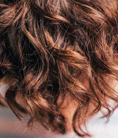 Quel soin naturel pour cheveux bouclés et secs ? - Respire